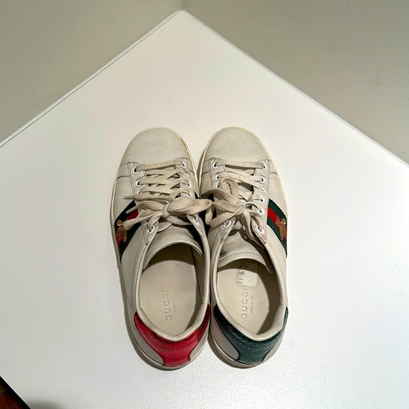 Women's Ace sneaker with bee 🐝- Excellent condition | Could use a wash - Picture 4 of 7
